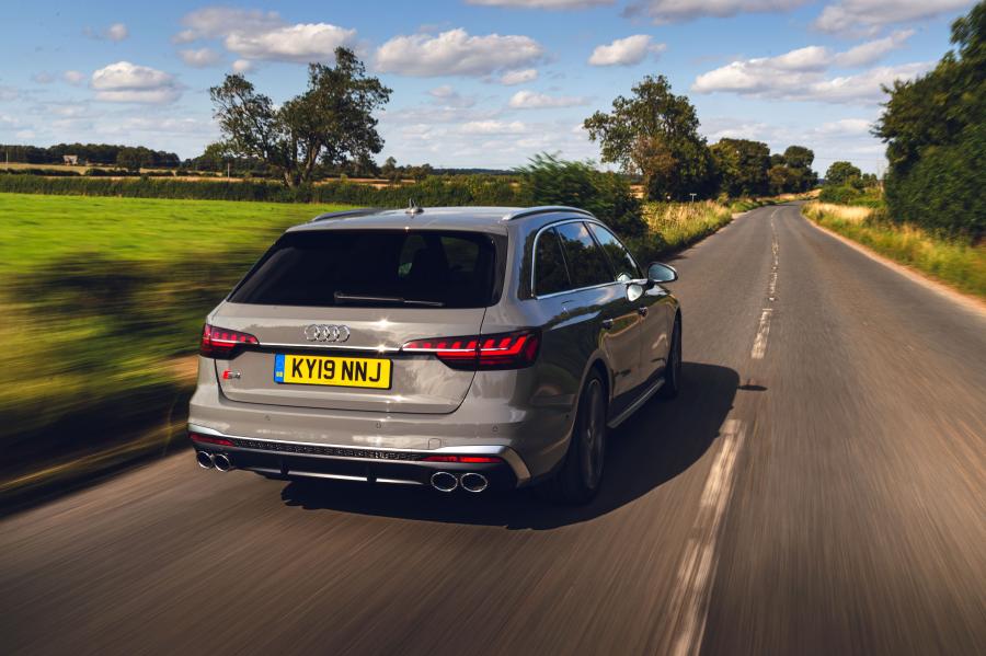  Audi S4 Avant TDI (B9) 2019 года  (UK) (фото 15 из 40)